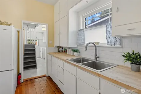 7729 12th Avenue SW Seattle WA 98106