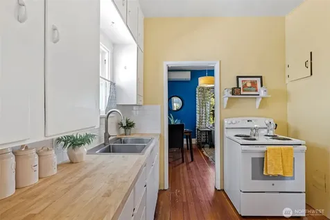 7729 12th Avenue SW Seattle WA 98106