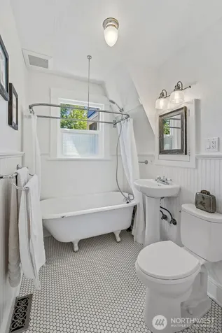 7729 12th Avenue SW Seattle WA 98106