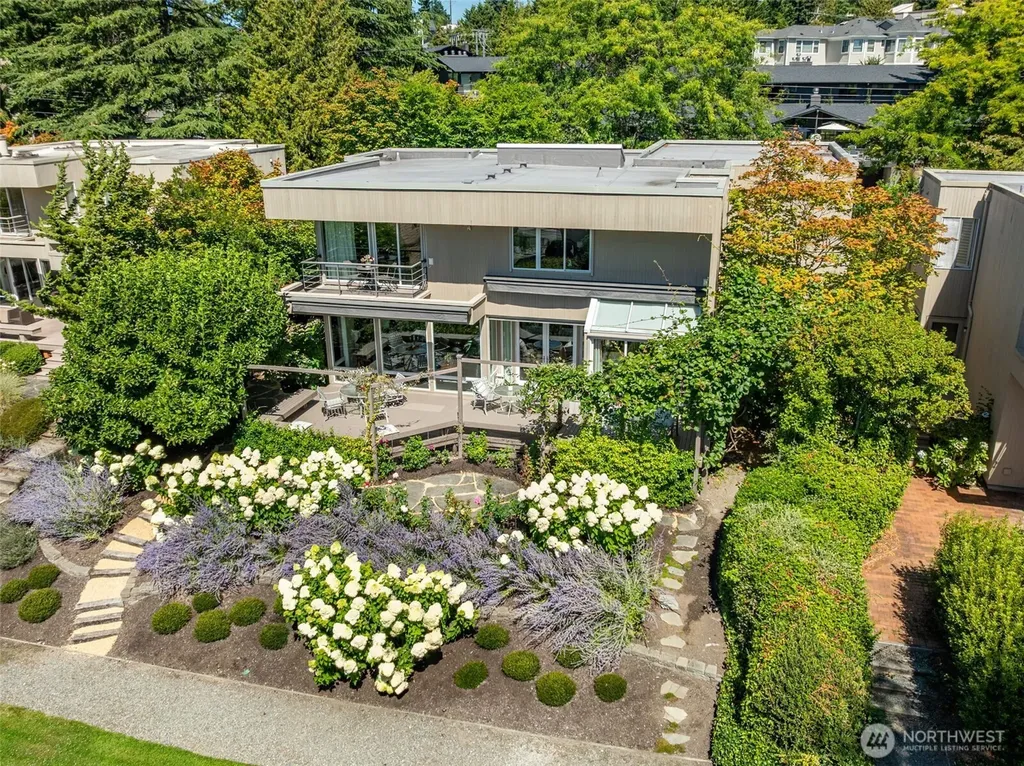 9829 NE 1st Street Bellevue WA 98004