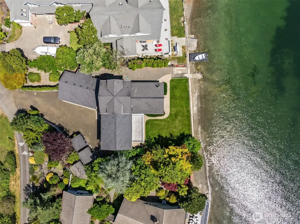 2815 Moorelands Drive NW Gig Harbor WA 98335