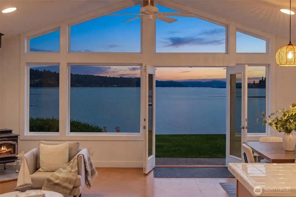 2815 Moorelands Drive NW Gig Harbor WA 98335