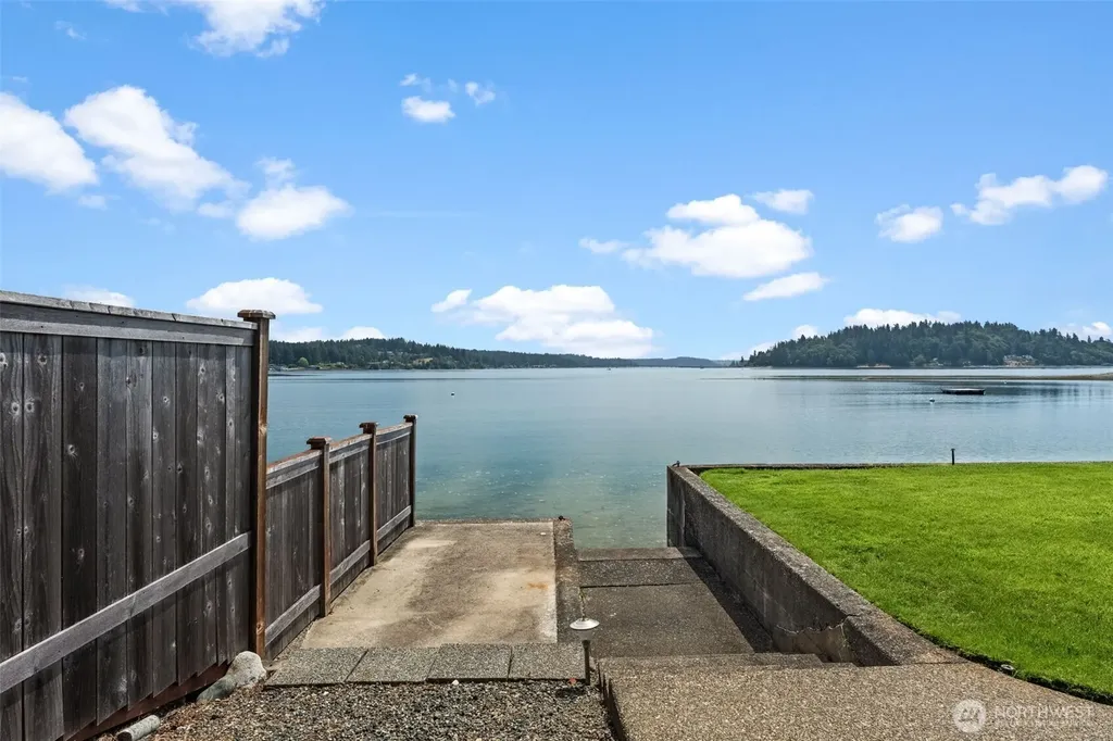 2815 Moorelands Drive NW Gig Harbor WA 98335