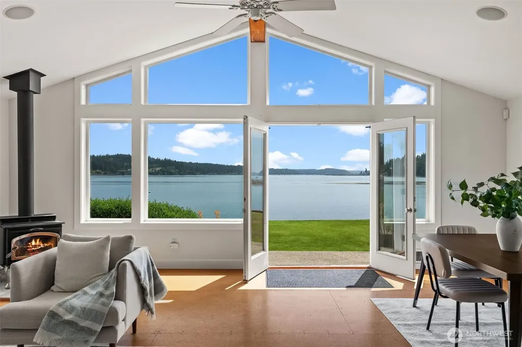 2815 Moorelands Drive NW Gig Harbor WA 98335