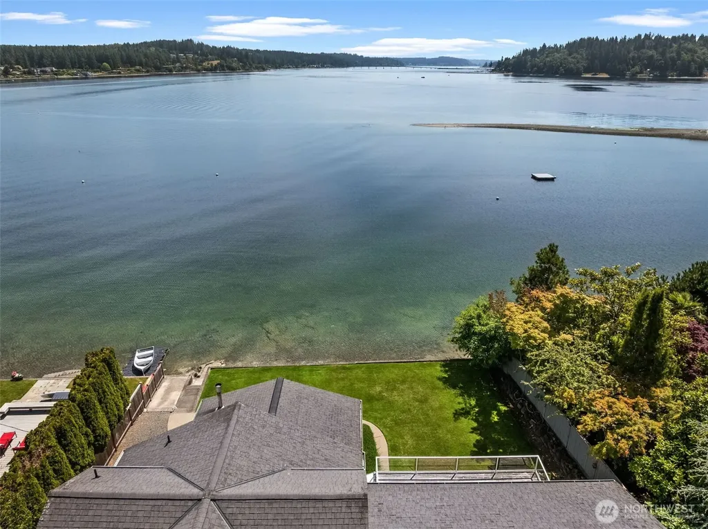 2815 Moorelands Drive NW Gig Harbor WA 98335