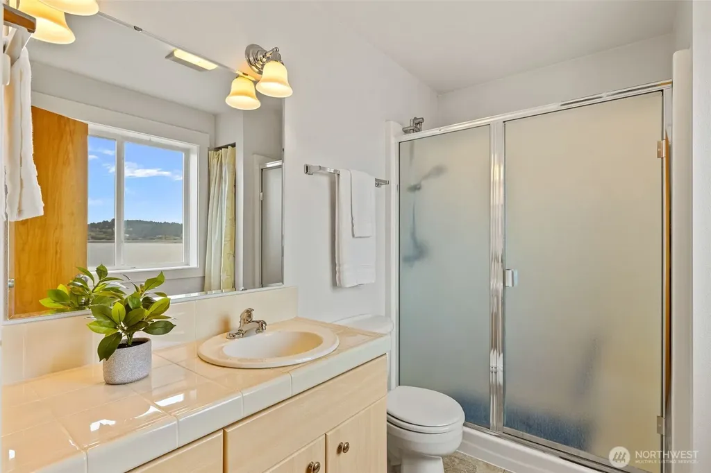 2815 Moorelands Drive NW Gig Harbor WA 98335