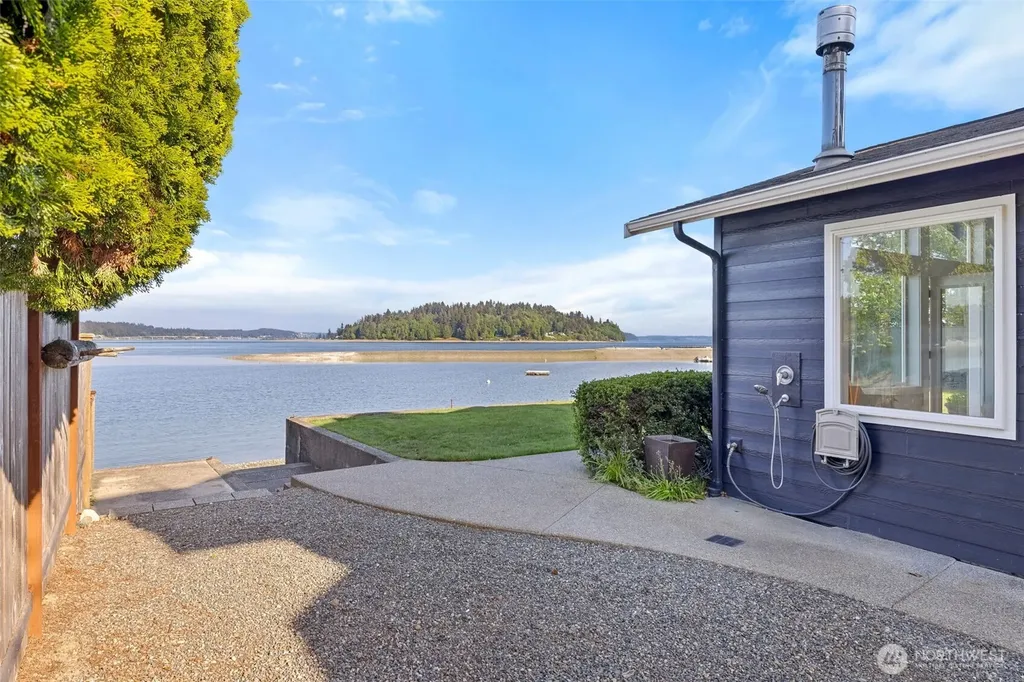 2815 Moorelands Drive NW Gig Harbor WA 98335
