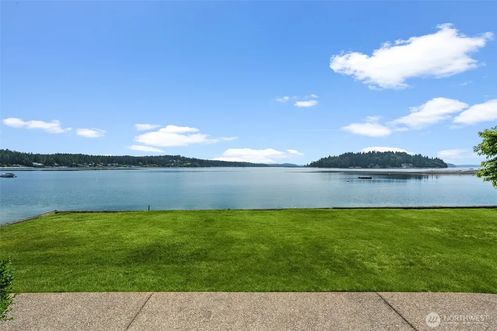 2815 Moorelands Drive NW Gig Harbor WA 98335