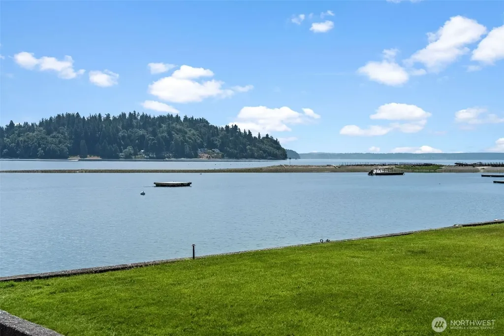 2815 Moorelands Drive NW Gig Harbor WA 98335