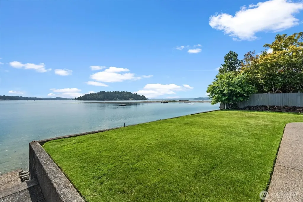 2815 Moorelands Drive NW Gig Harbor WA 98335