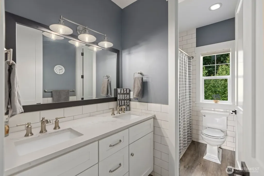 19710 166th Avenue NE Woodinville WA 98072