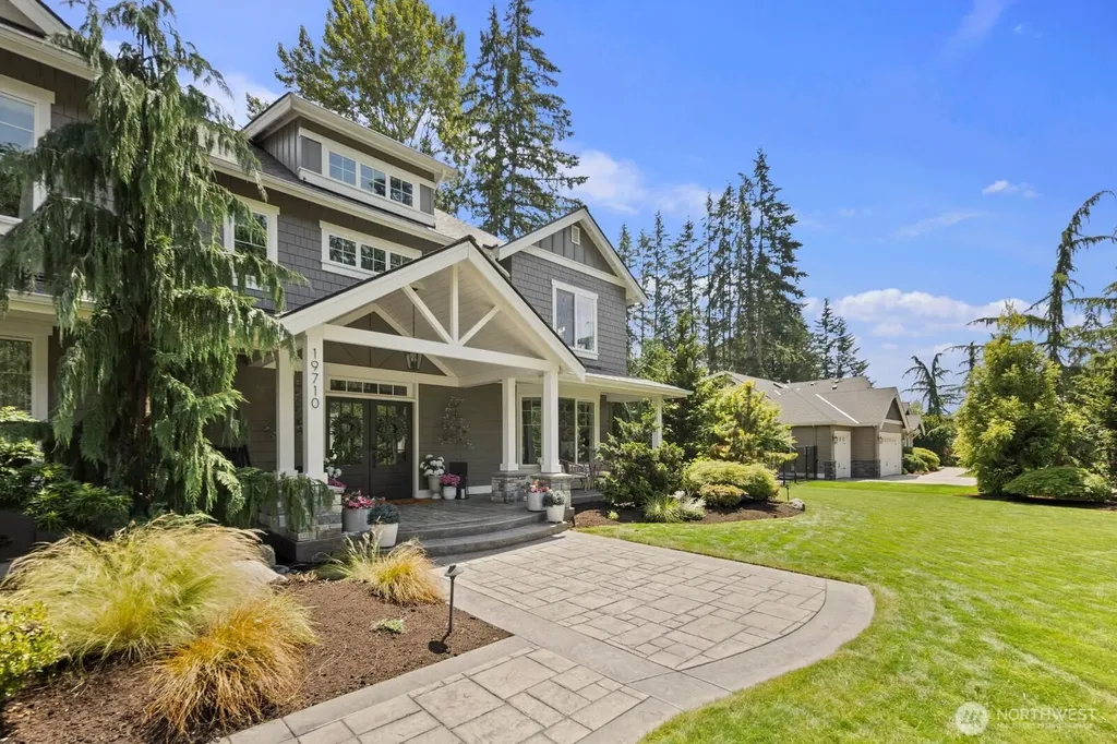 19710 166th Avenue NE Woodinville WA 98072