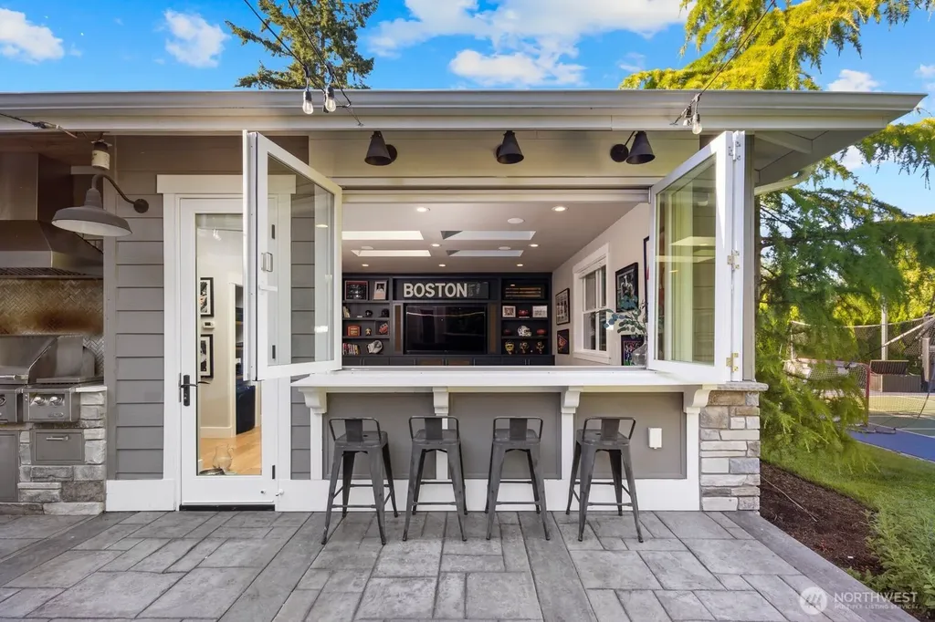 19710 166th Avenue NE Woodinville WA 98072