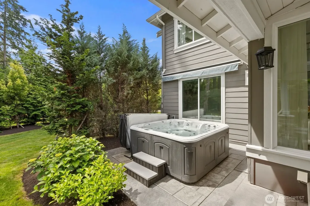 19710 166th Avenue NE Woodinville WA 98072