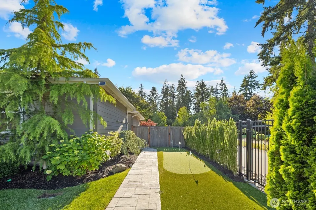 19710 166th Avenue NE Woodinville WA 98072