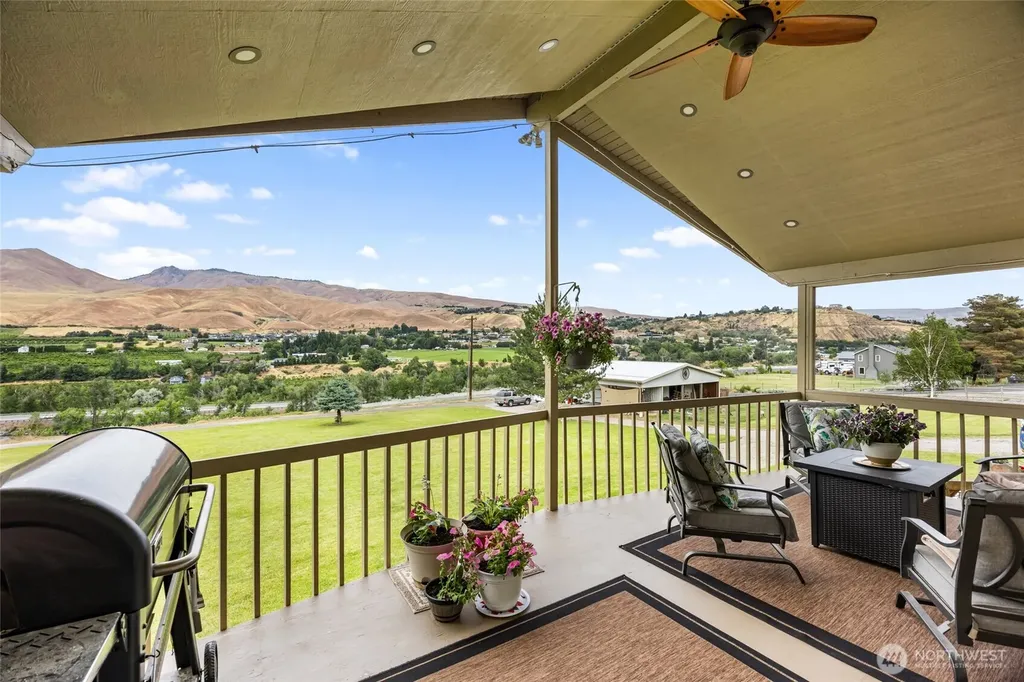 2049 Sleepy Hollow Road Wenatchee WA 98801