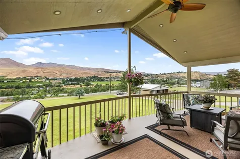 2049 Sleepy Hollow Road Wenatchee WA 98801