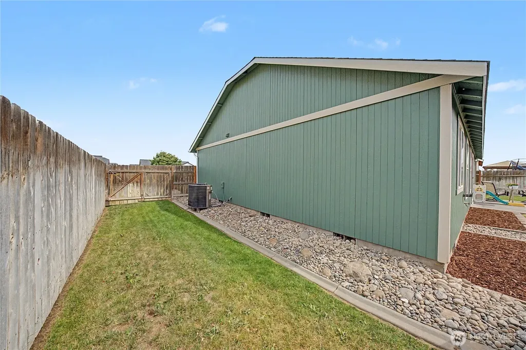 526 N Kentucky Drive Moses Lake WA 98837