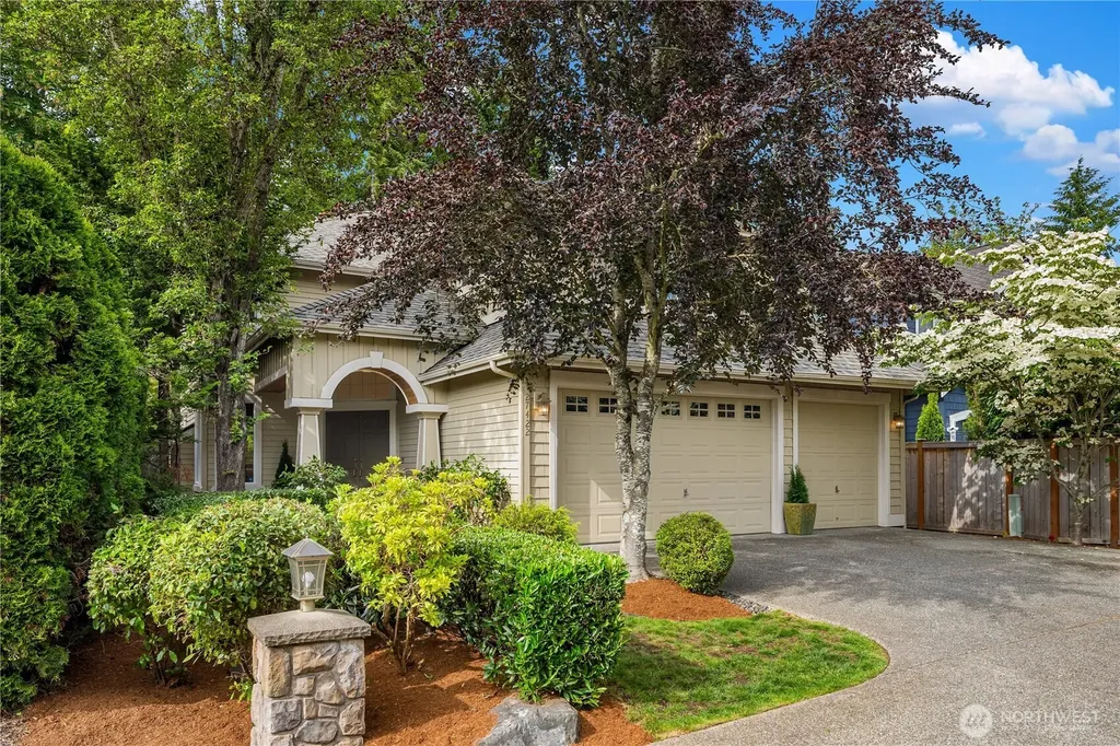 27422 SE 8th Place Sammamish WA 98075