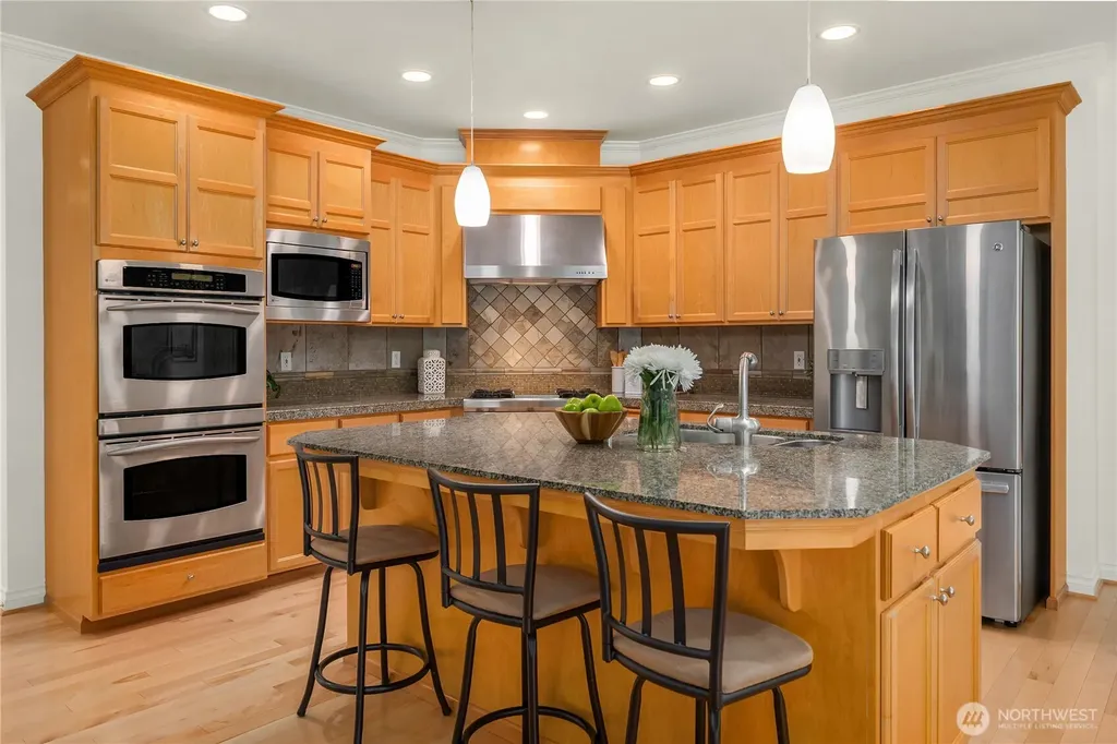 27422 SE 8th Place Sammamish WA 98075