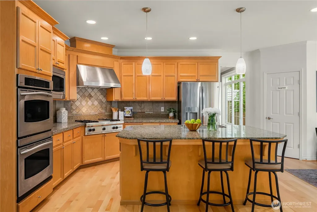27422 SE 8th Place Sammamish WA 98075