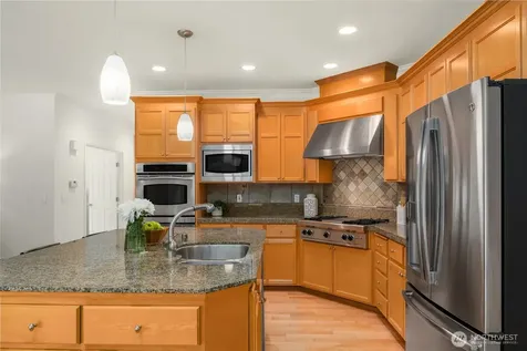 27422 SE 8th Place Sammamish WA 98075