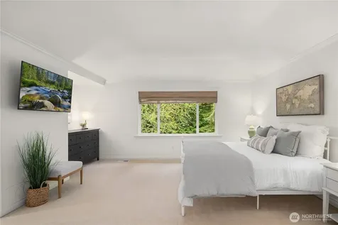 27422 SE 8th Place Sammamish WA 98075