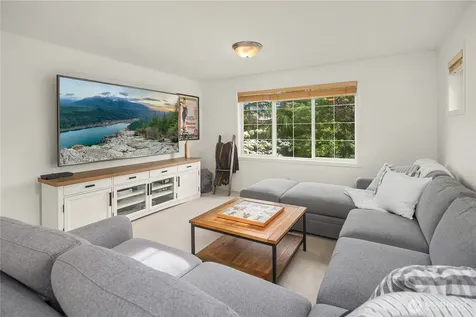27422 SE 8th Place Sammamish WA 98075