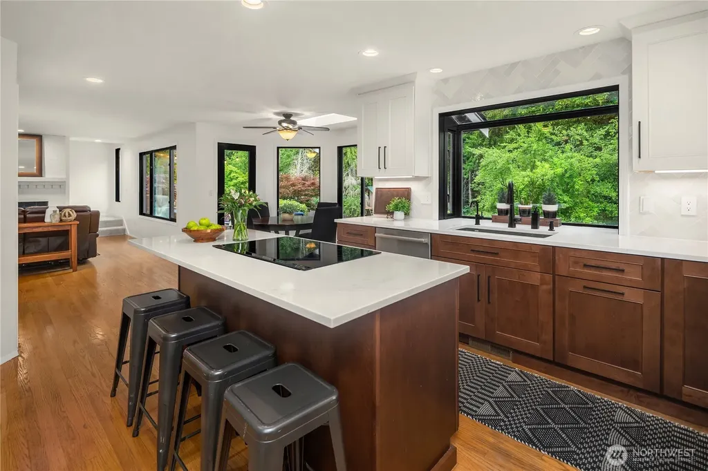 24520 NE 11th Place Sammamish WA 98074