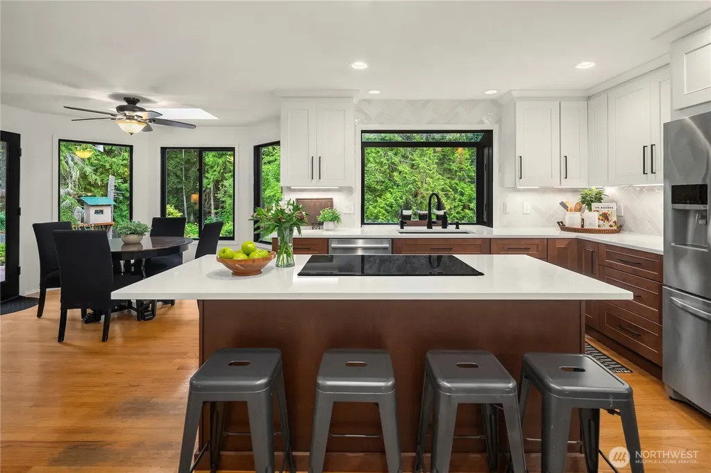 24520 NE 11th Place Sammamish WA 98074