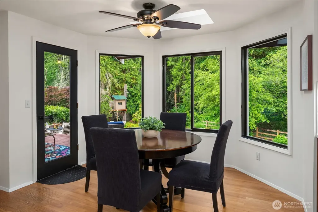 24520 NE 11th Place Sammamish WA 98074