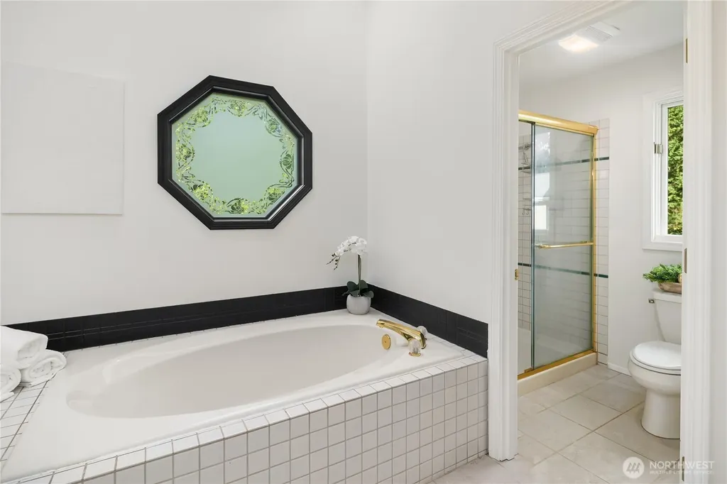 24520 NE 11th Place Sammamish WA 98074