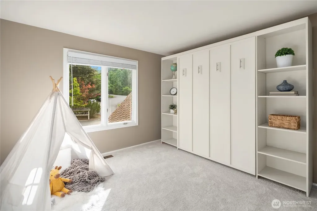 24520 NE 11th Place Sammamish WA 98074