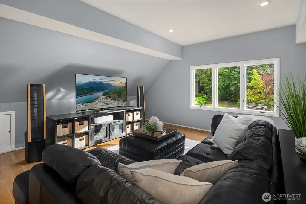 24520 NE 11th Place Sammamish WA 98074