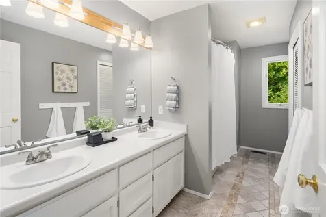 24520 NE 11th Place Sammamish WA 98074