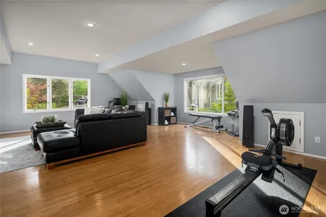 24520 NE 11th Place Sammamish WA 98074