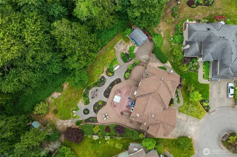 24520 NE 11th Place Sammamish WA 98074