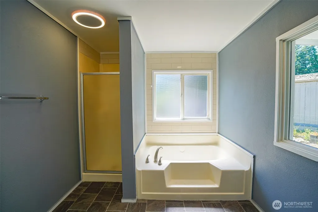 5206 90th Street E Tacoma WA 98446