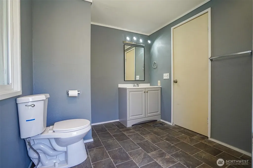 5206 90th Street E Tacoma WA 98446