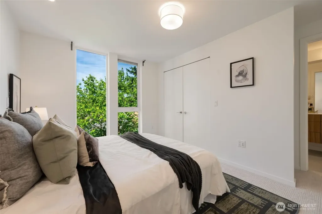 2251 14th Avenue W Seattle WA 98119