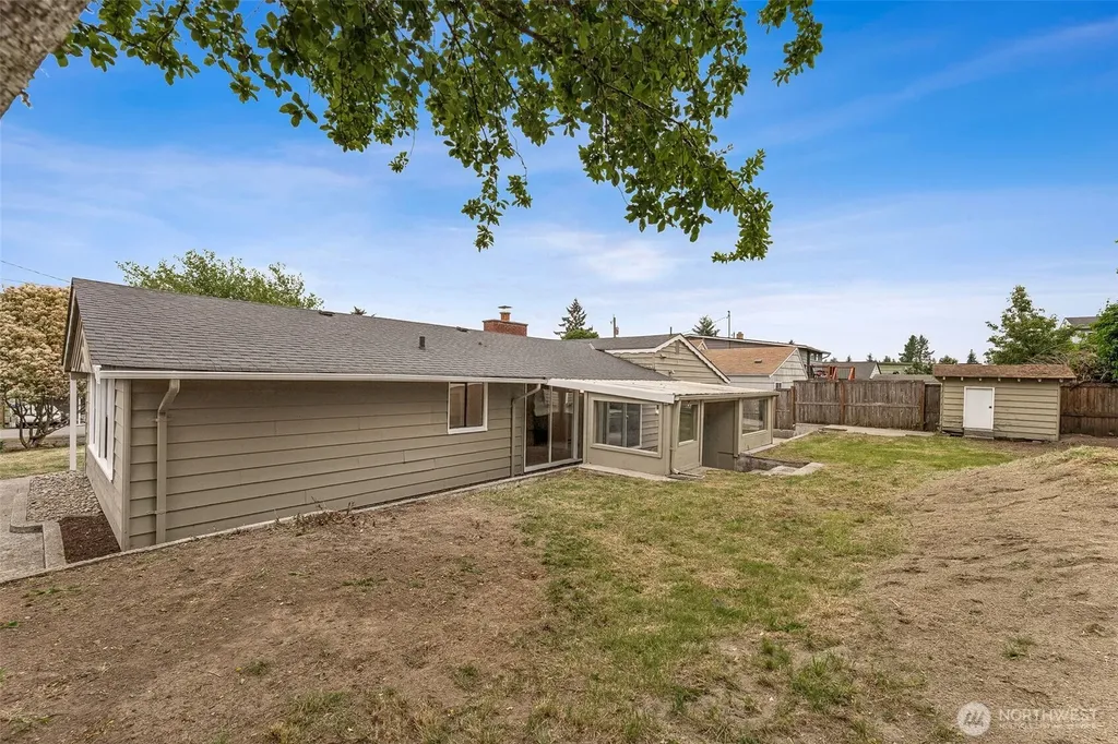 2231 Eastview Avenue NE Bremerton WA 98310