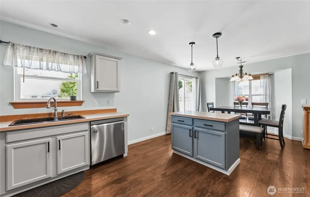 305 Nelsen Street NE Orting WA 98360