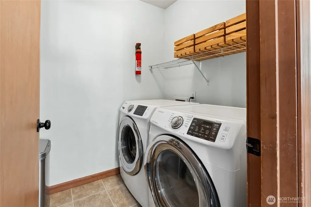 305 Nelsen Street NE Orting WA 98360