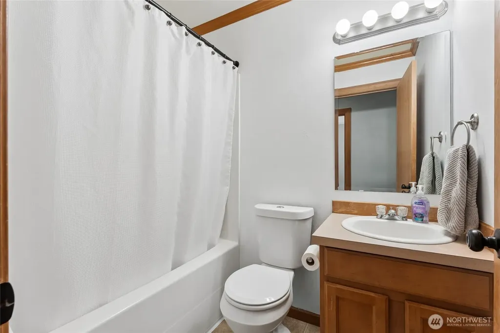 305 Nelsen Street NE Orting WA 98360