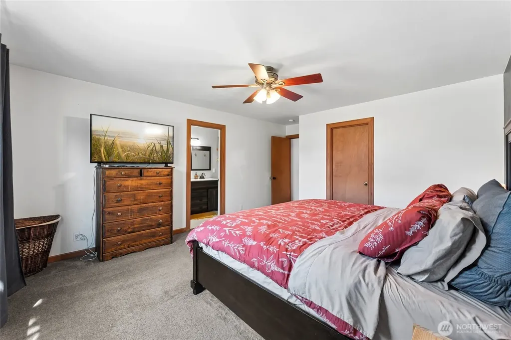 305 Nelsen Street NE Orting WA 98360