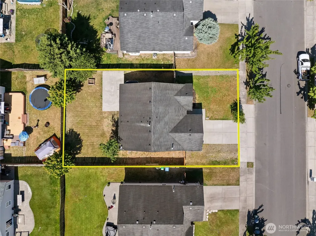 305 Nelsen Street NE Orting WA 98360