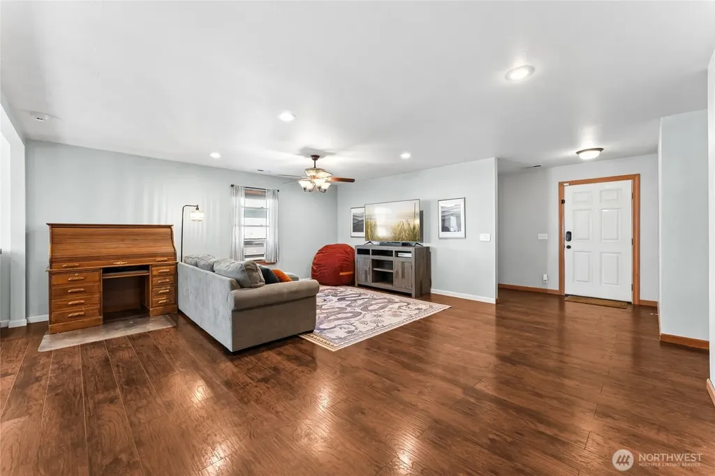 305 Nelsen Street NE Orting WA 98360