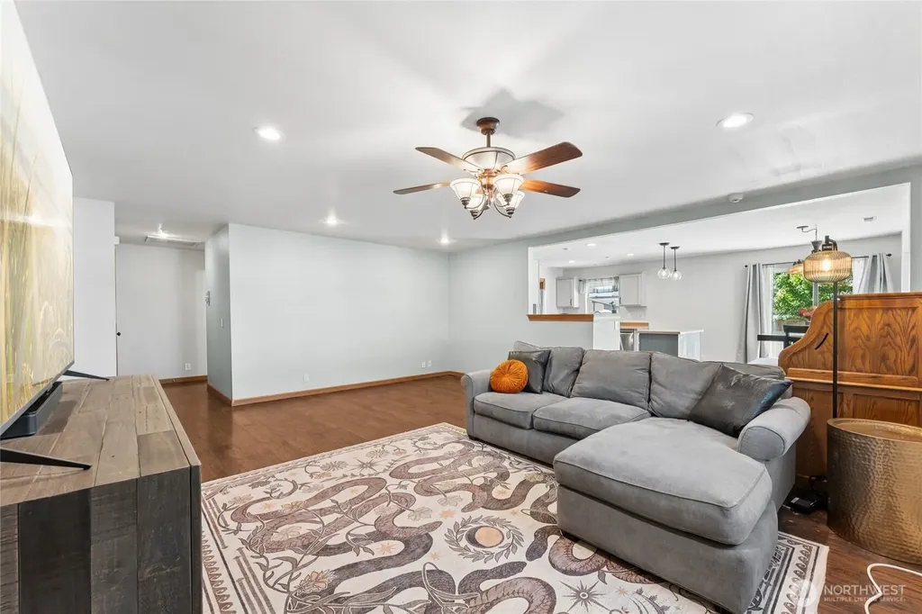 305 Nelsen Street NE Orting WA 98360