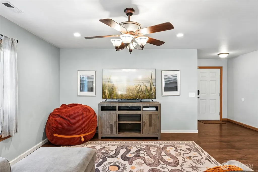 305 Nelsen Street NE Orting WA 98360