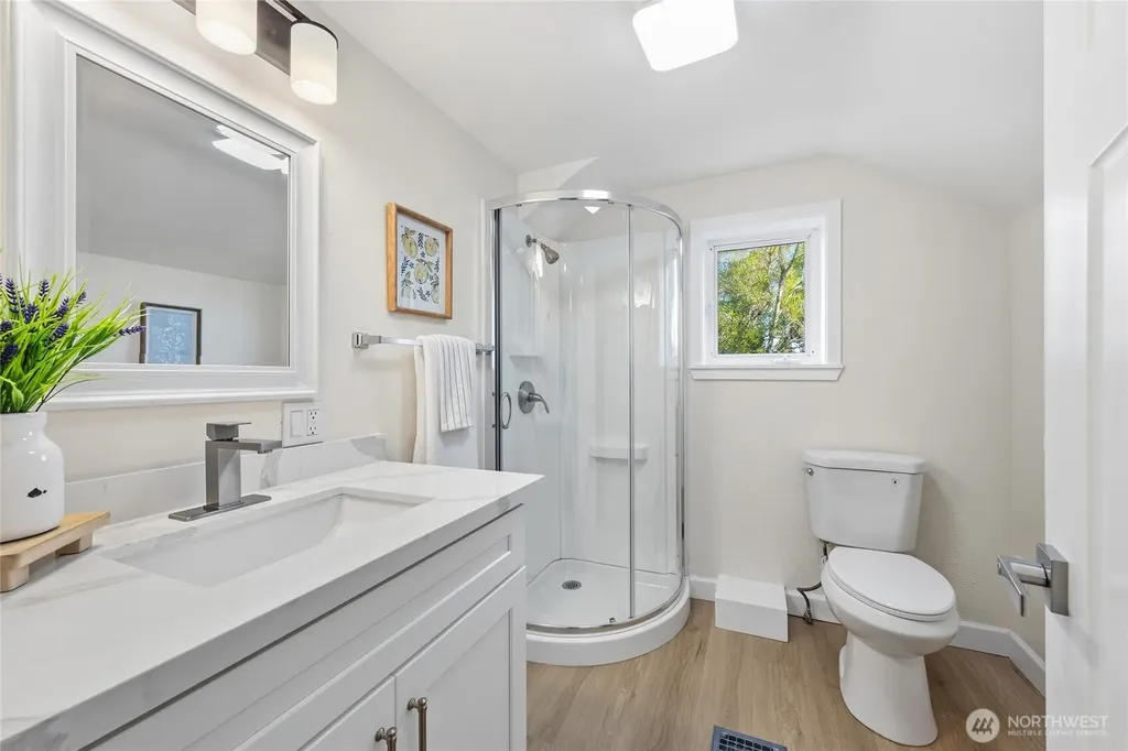 331 NE 53rd Street Seattle WA 98105